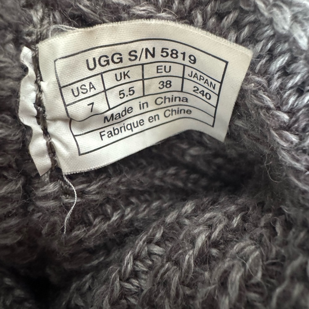 UGG Gray Knit Button Winter Boots, EUC, Women’s Size 7 - Picture 6 of 6